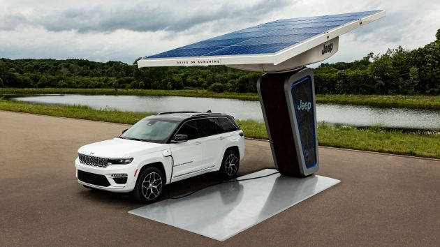 Jeep Grand Cherokee 4xe  2022 ditunjuk pertama kali