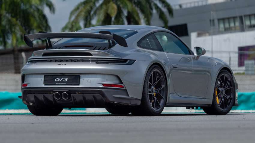 992 Porsche 911 GT3 launched in Malaysia – 4.0L NA flat-six, 6-speed MT & 7-speed PDK; from RM1.77 mil 1385277