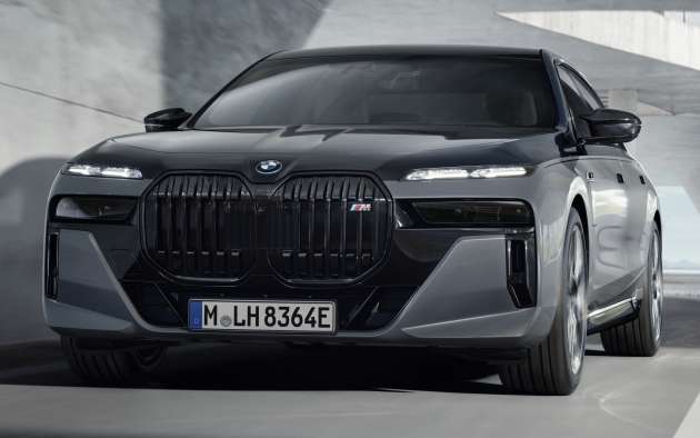 2023 BMW 7 Series: G70 gets Swarovski lights, crystal interior, 31in 8K TV, auto doors with touchscreens!