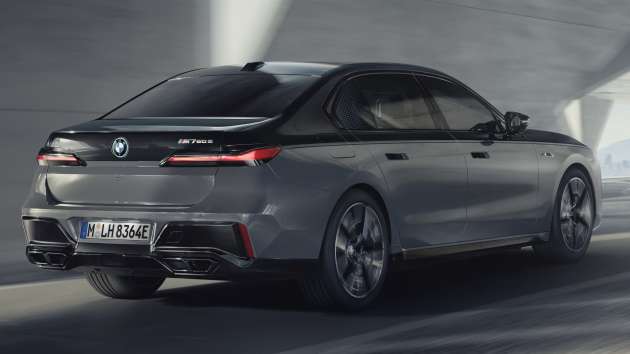 2023 BMW 7 Series: G70 gets Swarovski lights, crystal interior, 31in 8K TV, auto doors with touchscreens!