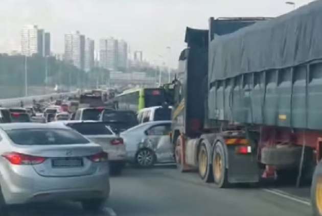 Heavy vehicles banned from right lane on highways; rule gazetted in 2015 but yet to be enforced – Jana