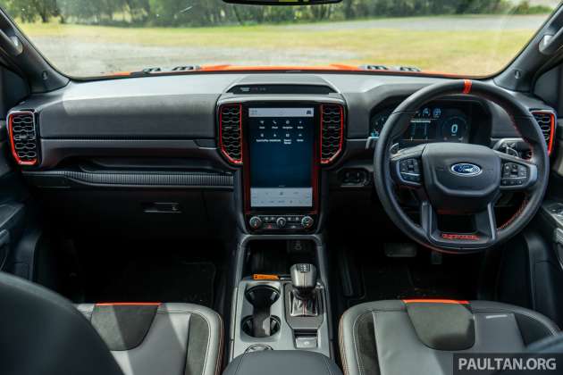 Ford Ranger Raptor 2022 tiba di Malaysia – RM260k, 3.0L V6 Twin Turbo, 397 PS/583 Nm, ada anti-lag!
