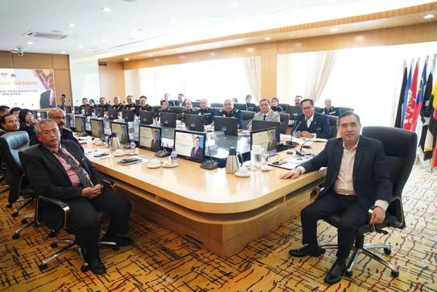 Transport minister Anthony Loke meets JPJ, promises ‘big change’ in quality of road tax stickers this year