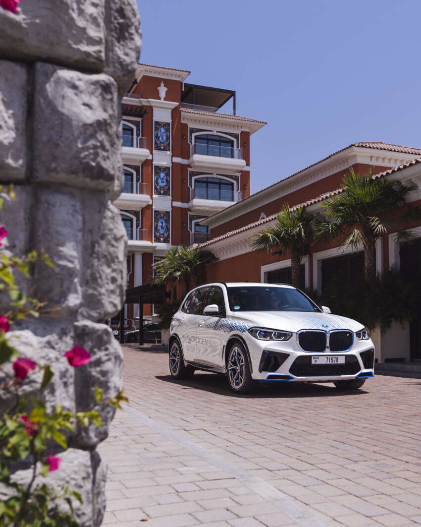 BMW iX5 Hydrogen has 401 hp power, 504 km range 1665497