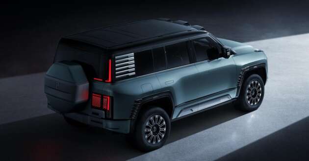 BYD YangWang U8 – 1,304 PS/1,680 Nm four-motor EV SUV, tank turn capability; from RM650k in China