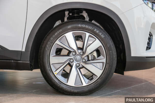 Proton X90 spesifikasi antara varian  – Standard, Executive, Premium dan Flagship, RM124k-RM153k