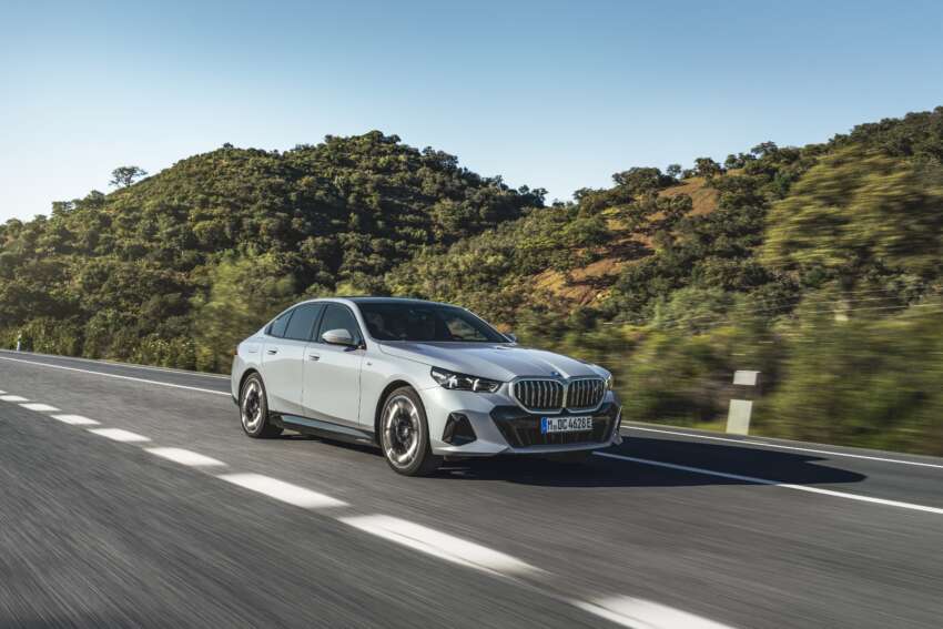 BMW i5 and 2024 BMW 5 Series G60 – M60 xDrive with up to 601 hp; AirConsole brings in-car gaming 1617690
