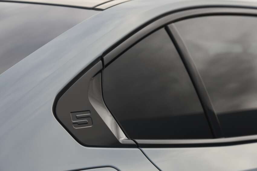 BMW i5 and 2024 BMW 5 Series G60 – M60 xDrive with up to 601 hp; AirConsole brings in-car gaming 1617827