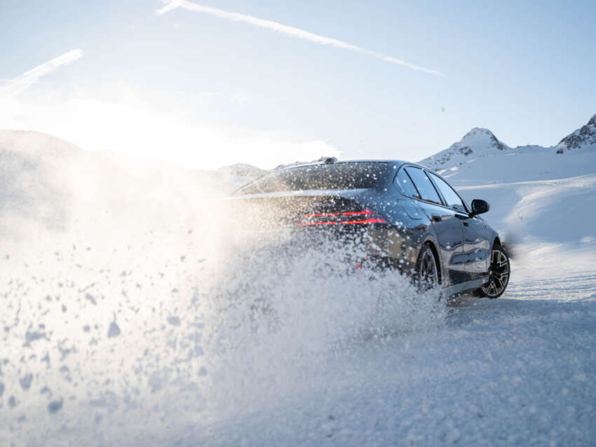 BMW i5 and 2024 BMW 5 Series G60 – M60 xDrive with up to 601 hp; AirConsole brings in-car gaming 1700493