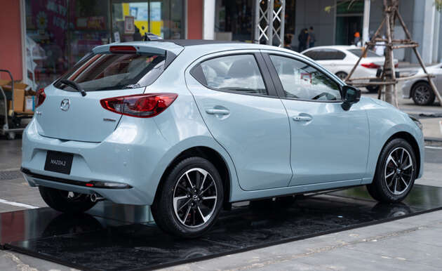 Mazda 2 2023 facelift diperkenal di Thailand — sedan dan hatchback, 1.3L petrol/1.5L diesel, 10 varian