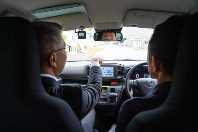 Tengku Zafrul ditunjukkan prototaip Daihatsu Mira EV di Jepun – Perodua Axia elektrik untuk Malaysia?