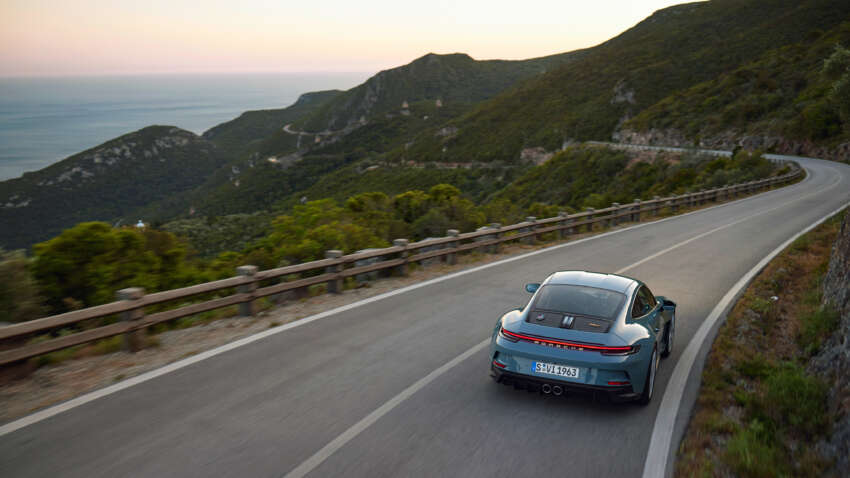 2024 Porsche 911 S/T debuts – 525 PS GT3 RS engine, 6-speed manual; lightest 992-gen model; 1,963 units 1650456