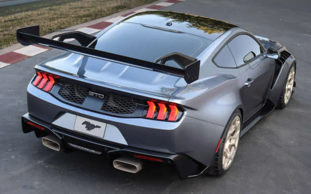 2025 Ford Mustang GTD debuts – race car for the road; 800 hp 5.2L V8; lots of carbon; from RM1.394 mil est