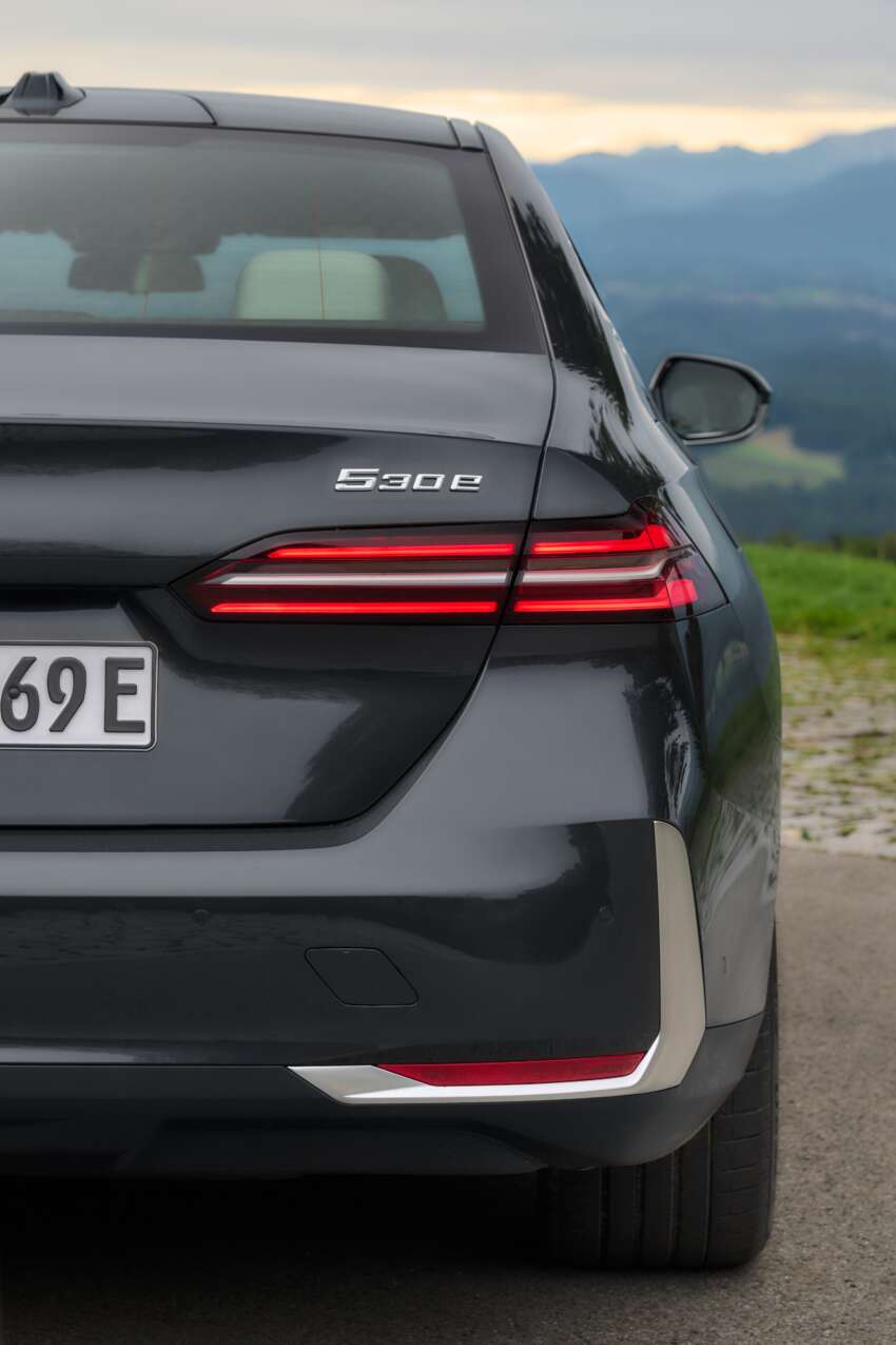 2024 BMW 530e, 550e xDrive PHEVs revealed – 2.0L I4 and 3.0L I6; up to 489 PS, 700 Nm, 103 km EV range 1671879