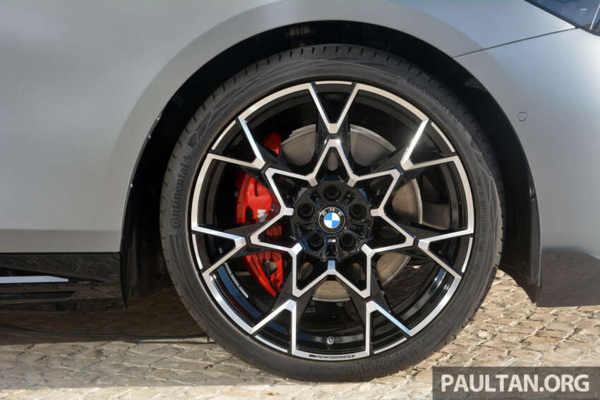 2024 BMW 5 Series G60 with M Performance Parts – live pics of carbon bodykit, 21′ cross-spoke wheels 1674452