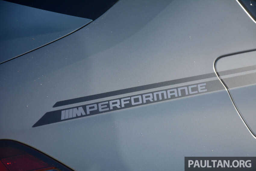 2024 BMW 5 Series G60 with M Performance Parts – live pics of carbon bodykit, 21′ cross-spoke wheels 1674456