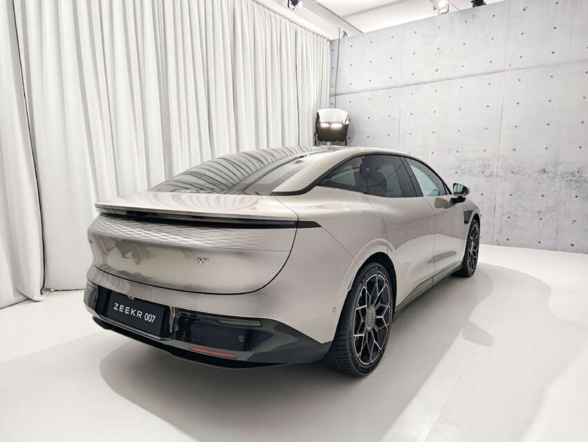 Zeekr 007 revealed – EV sedan with single-, dual-motor versions, full-length glass roof; from RM130k in China 1696684