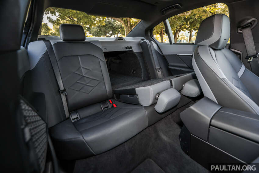 2024 BMW i5 eDrive40 Malaysian review – 582 km range; fr RM400k; is the first-ever 5 Series EV good? 1711213