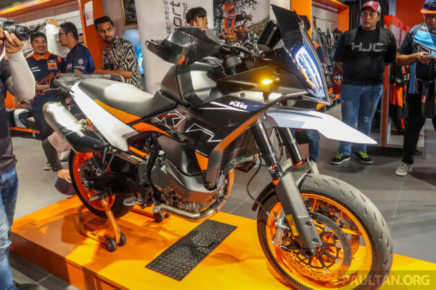 2024 KTM 890 SMT now in Malaysia, RM101,800 CBU
