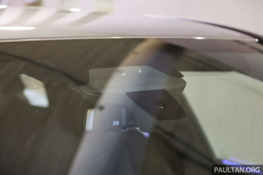 2024 BMW iX xDrive50 Sport in Malaysia – 22 kW AC charging; no glass roof, Laserlights; RM62k cheaper 1735097