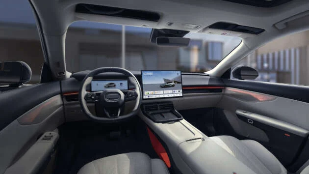 Lynk & Co 07 EM-P – PHEV sedan with 1.5 litre turbo 4-cylinder, up to 102 km of all-electric range