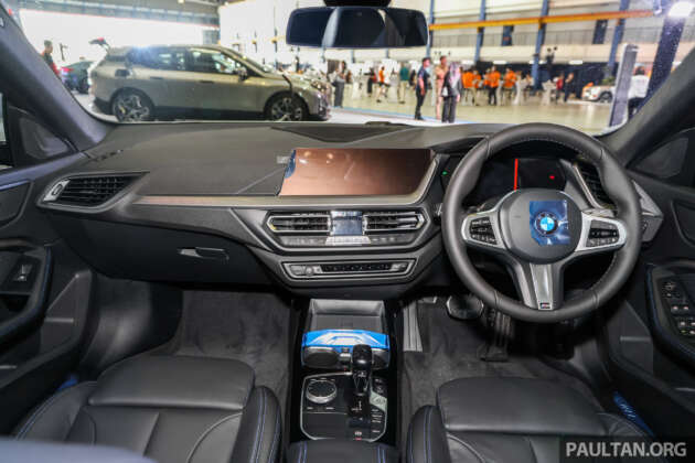 BMW 218i Gran Coupe Final Edition — kemasan hitam berkilat, rim jejari-Y, pad pengecas; harga lebih RM5k