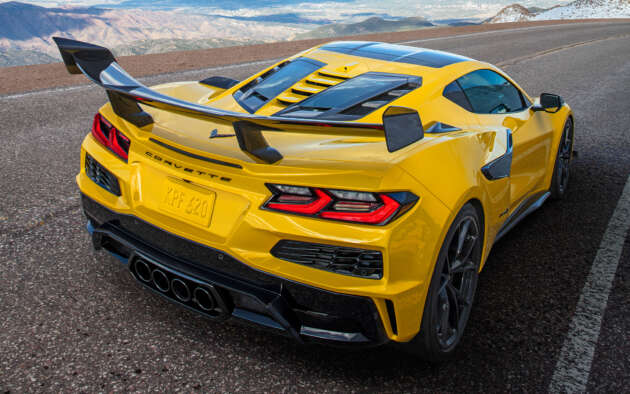 2025 Chevrolet Corvette ZR1 debuts – most powerful Vette ever; 5.5L twin-turbo V8 with 1,064 hp, 1,123 Nm