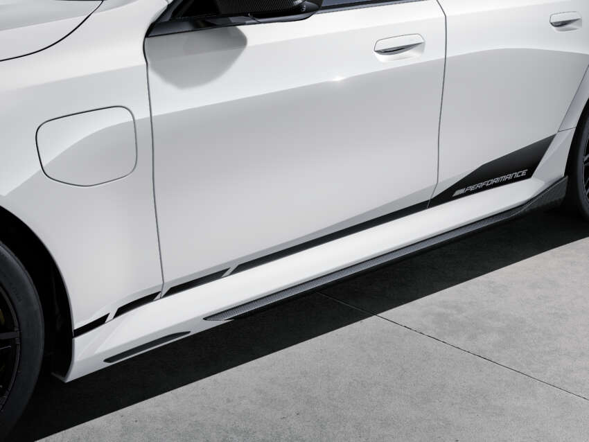 2024 BMW M5 G90 gets M Performance Parts – carbon fibre bodykit, matte black decals for 727 PS PHEV 1795616