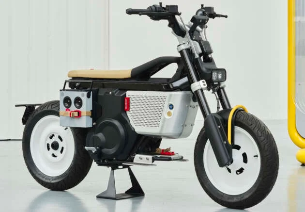 BMW Motorrad CE 02  x Vagabund electric scooter