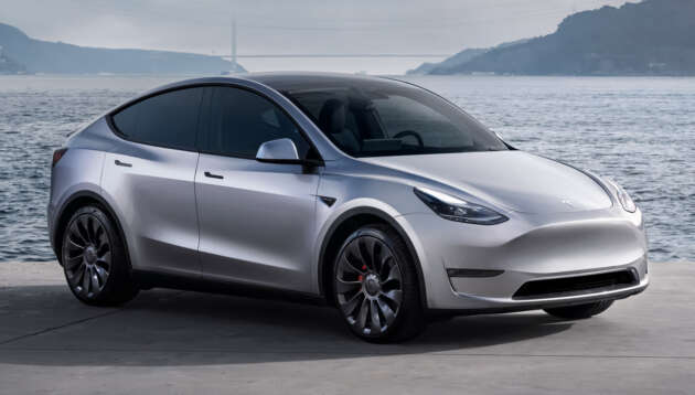 Tesla recalls nearly 240,000 vehicles in the US for rear-view camera failure due to car computer shorting