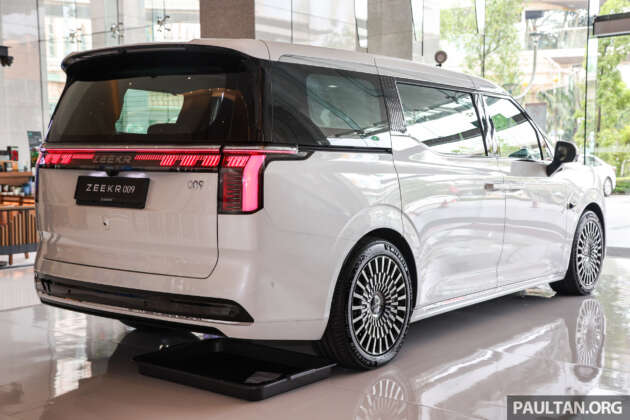 Zeekr 009 on display at Sunway Pinnacle – 612 PS; 6/7 seats; 582 km WLTP EV range; below RM370k est