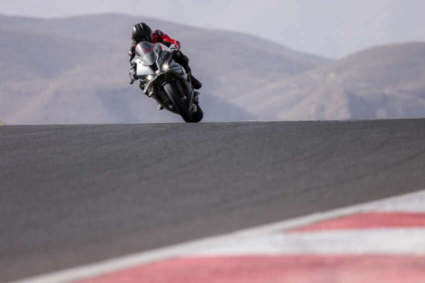 2025 BMW Motorrad M1000RR, S1000RR super bikes updated – 218 hp, slide control, new fairing 1843593