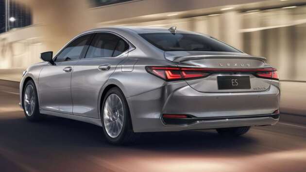 Lexus ES facelift 2026 didedah – dapat lampu, gril dan skrin sesentuh 14 inci baru, enjin masih sama