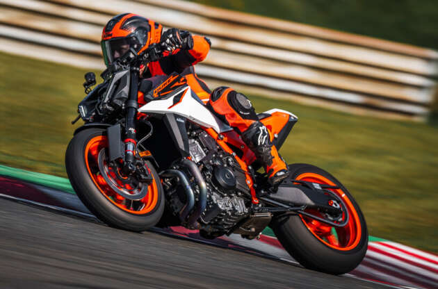 KTM 990 Duke R diperkenal – kuasa bertambah 7 hp, suspensi, brek dan meter TFT turut dipertingkat