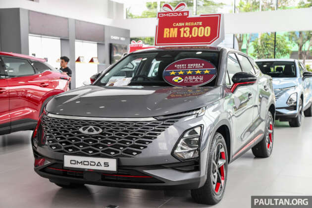 Chery Omoda 5 H diberi rebat RM13k, varian asas C dapat pilihan warna Bloodstone Red, Vanilla Blue
