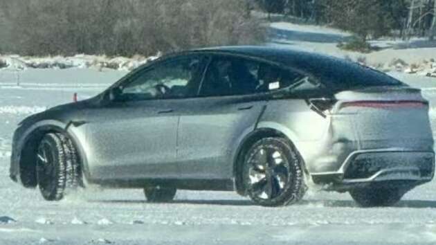 Tesla Model Y Juniper facelift caught undisguised – front and rear light bar, split headlamps, new bumpers