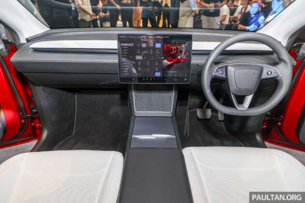 Tesla Model Y Juniper facelift di Malaysia — dipamer hingga 2 Mac, serahan bermula April, dari RM195,450