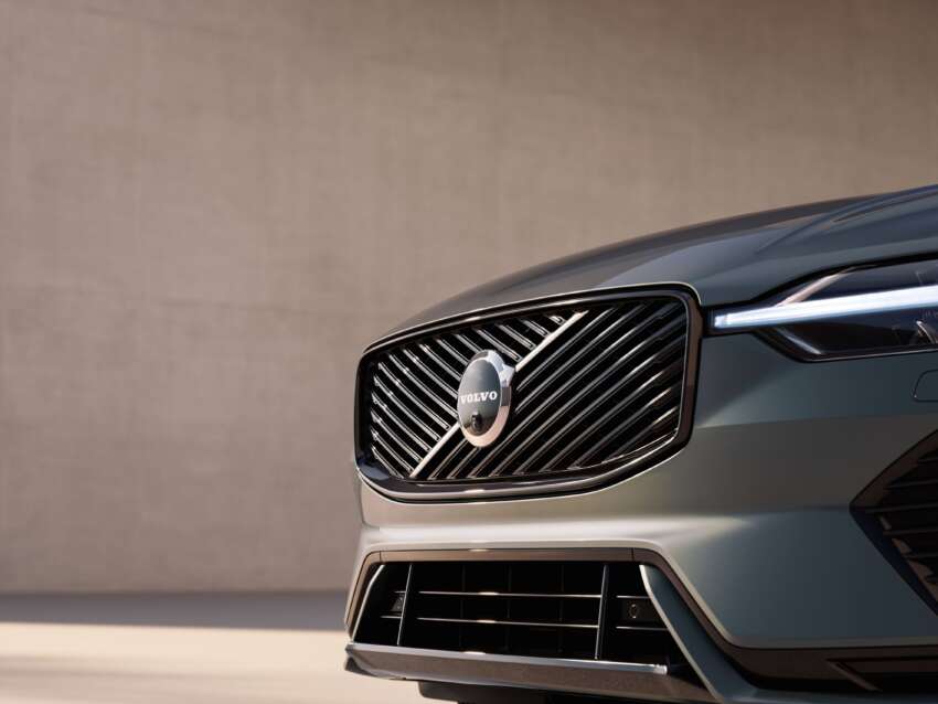 2026 Volvo XC60 facelift – new grille, wheels; 11.2-inch infotainment with Google built-in, revised interior 1882528