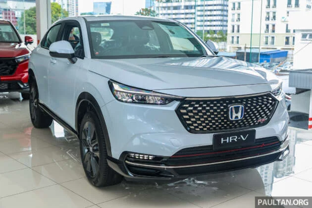 2025 Honda HR-V RS e:HEV in Stellar Diamond Pearl – new white option from WR-V before facelift comes