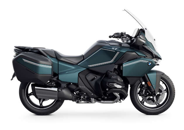BMW R1300 RT didedah – model sports tourer terima enjin 1,300 cc, kerangka baru, tambahan kelengkapan