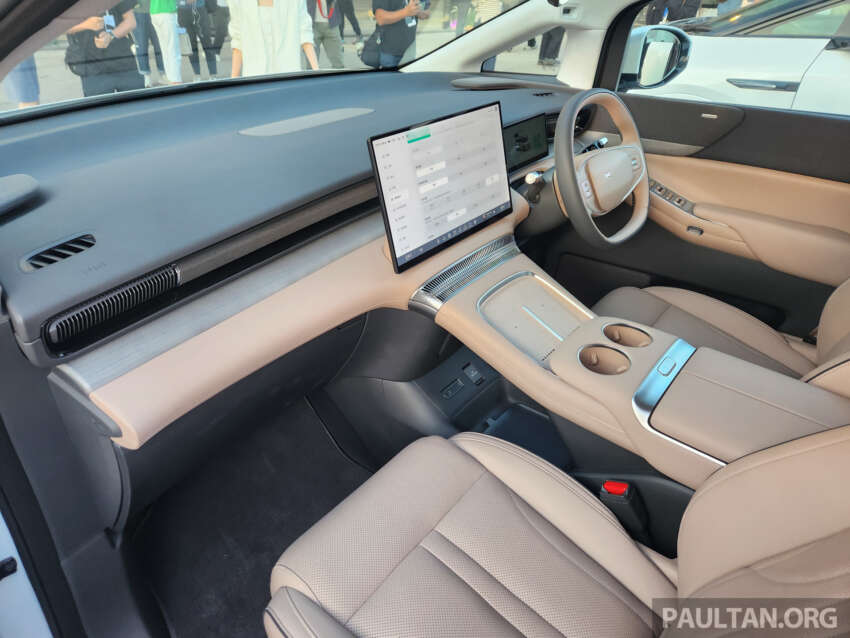 2025 Xpeng X9 facelift globally unveiled – up to 740 km CLTC, soft-close front doors, RR-like self-level hubs 1902318