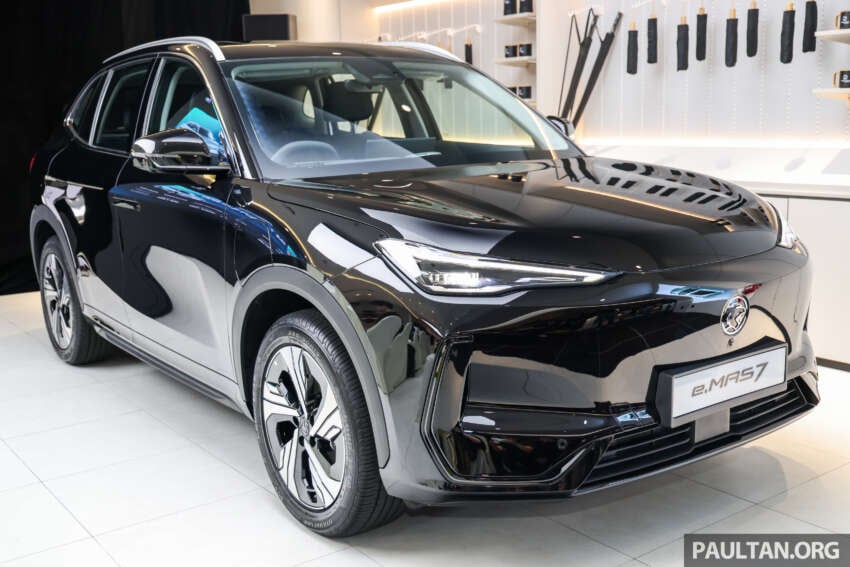2025 Proton eMas 7 gets new Obsidian Black exterior, Alabaster White interior options, OTA Apple CarPlay 1935316