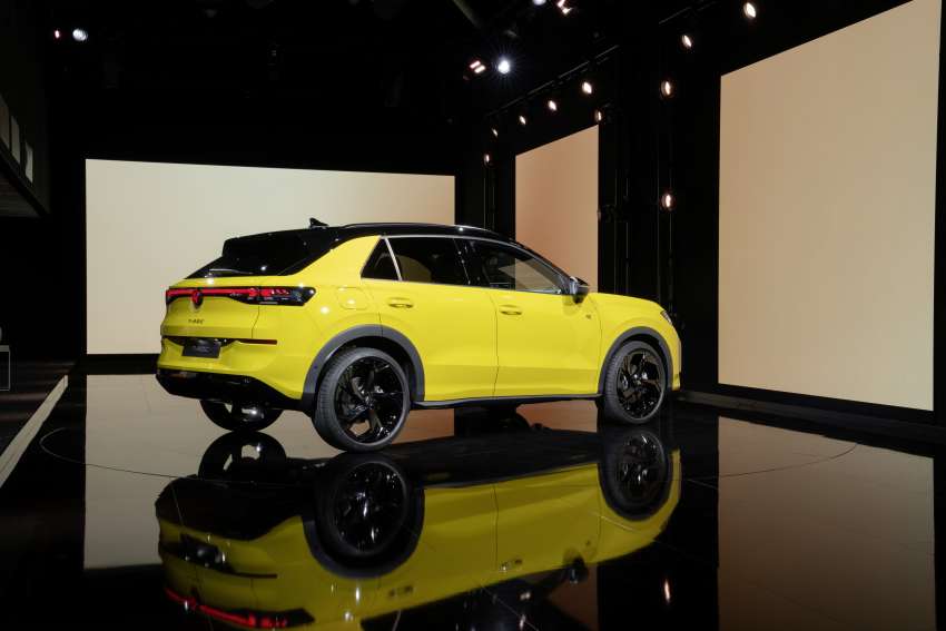 2025 Volkswagen T-Roc revealed – second-gen ‘Golf SUV’ is longer, 1.5L eTSI MHEV, column gear selector 1961804