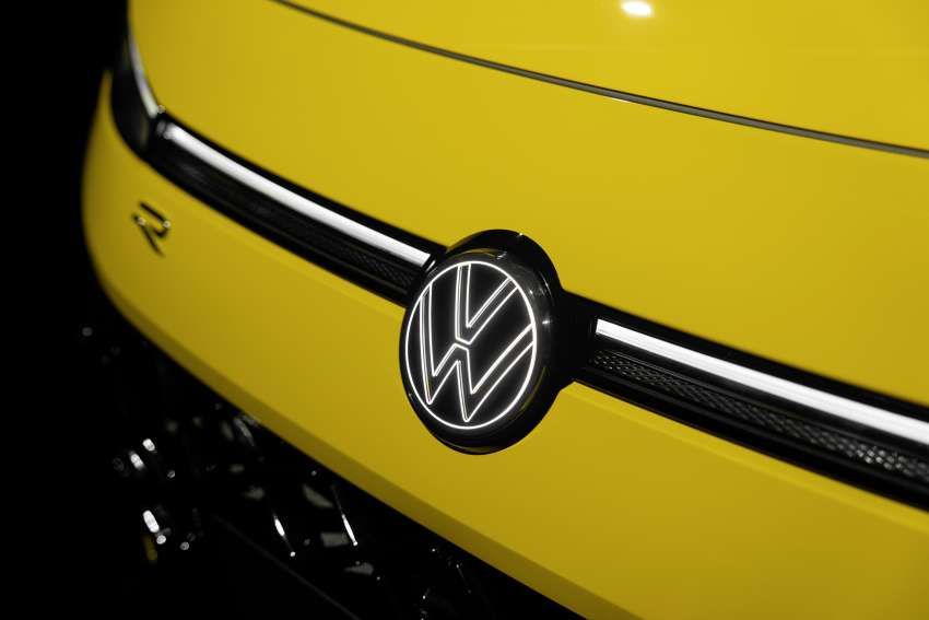 2025 Volkswagen T-Roc revealed – second-gen ‘Golf SUV’ is longer, 1.5L eTSI MHEV, column gear selector 1961806