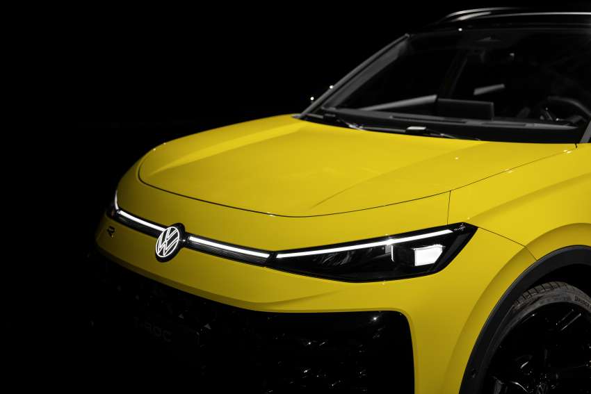 2025 Volkswagen T-Roc revealed – second-gen ‘Golf SUV’ is longer, 1.5L eTSI MHEV, column gear selector 1961808