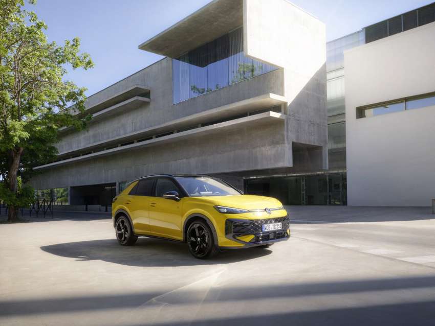 2025 Volkswagen T-Roc revealed – second-gen ‘Golf SUV’ is longer, 1.5L eTSI MHEV, column gear selector 1961839