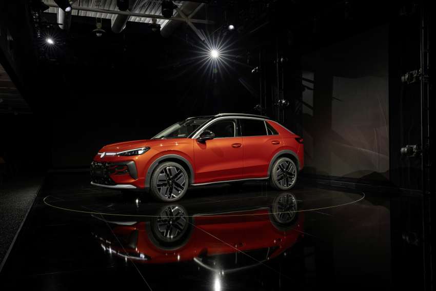 2025 Volkswagen T-Roc revealed – second-gen ‘Golf SUV’ is longer, 1.5L eTSI MHEV, column gear selector 1961844