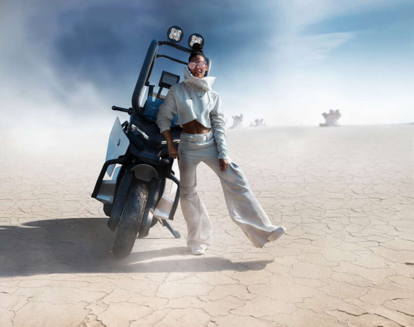 BMW Motorrad Vision CE e-scooter comes with cage 1963017
