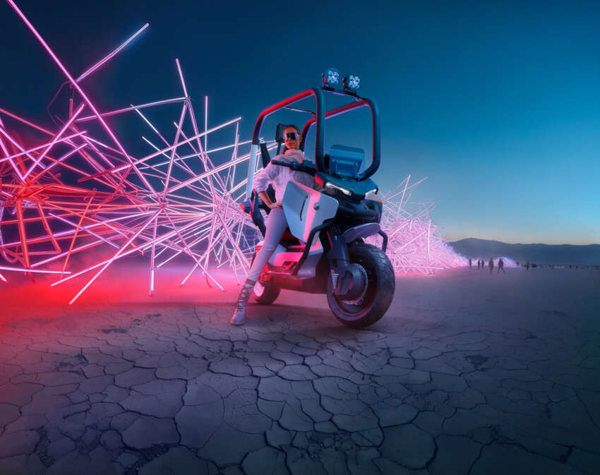 BMW Motorrad Vision CE e-scooter comes with cage 1963021