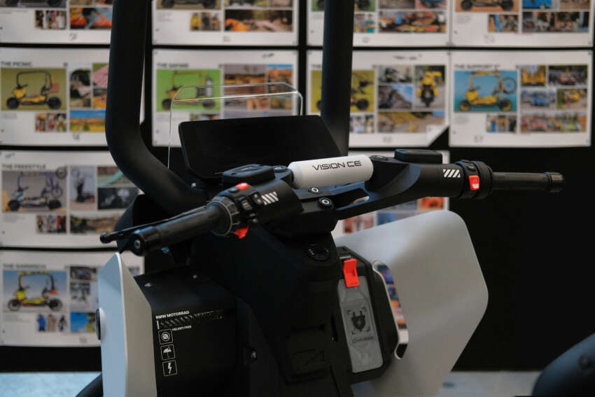 BMW Motorrad Vision CE e-scooter comes with cage 1963033